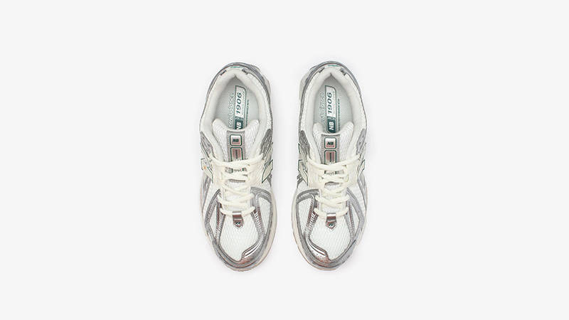 New Balance 1906R Metallic Silver Sea Salt middle
