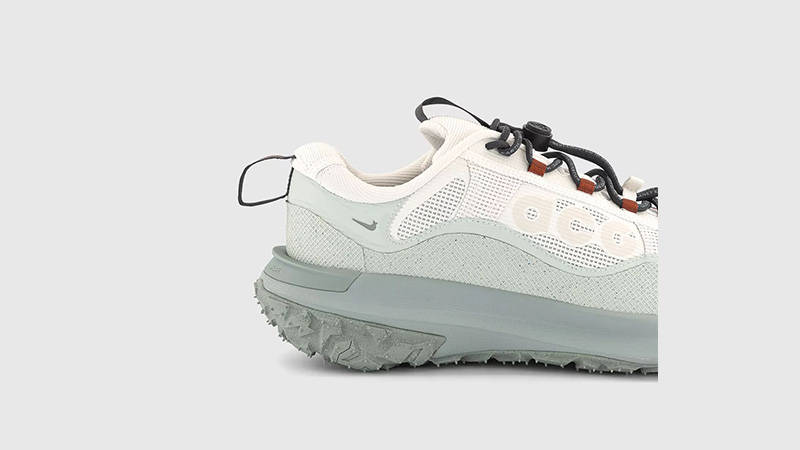 Nike ACG Mountain Fly 2 Low Phantom heel