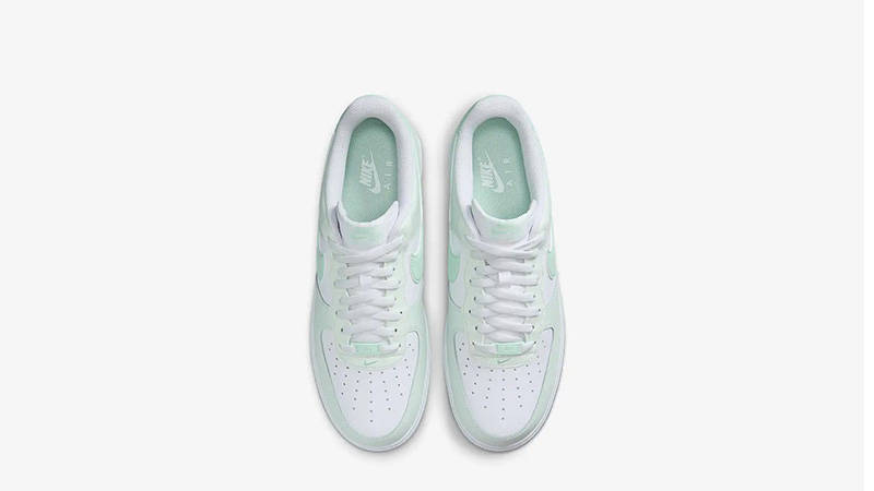 Nike Air Force 1 Low Mint Foam middle
