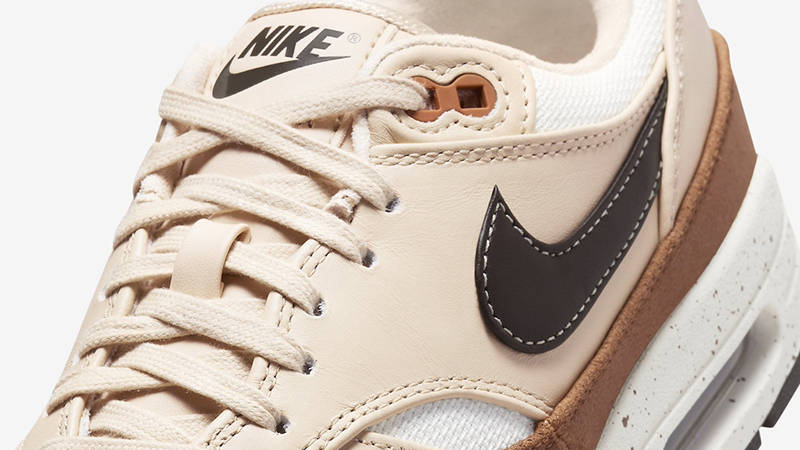 air max 1 desert sand black