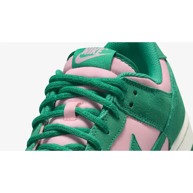 Nike layered Dunk Low Soft Pink Malachite FZ0549-600 Detail