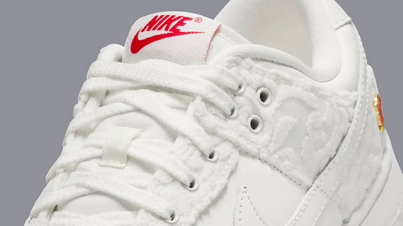 Nike Dunk Low Give Her Flowers Detail