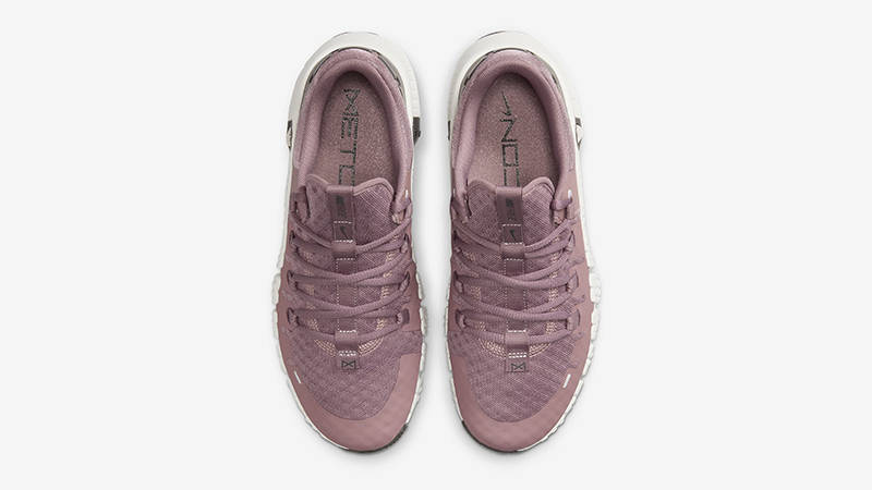 Nike Free Metcon 5 Smokey Mauve DV3950-201 op