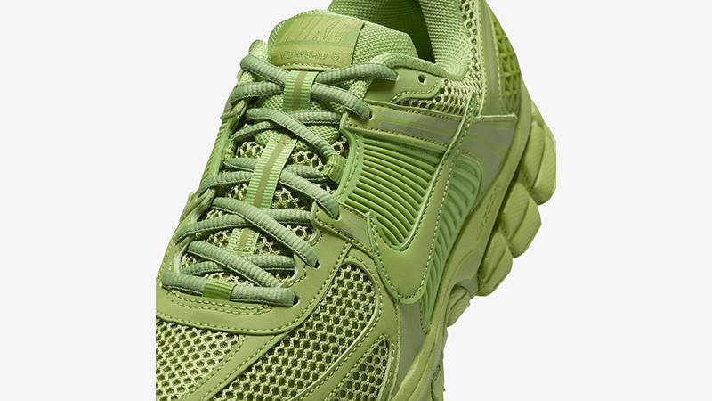 Nike Zoom Vomero 5 Chlorophyll tongue