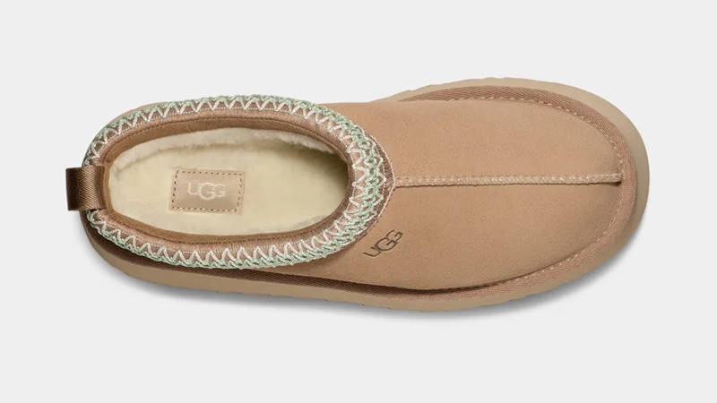 Beige hot sale ugg slippers