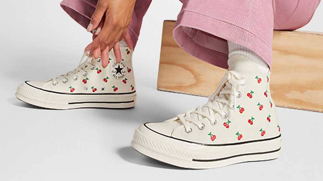 Converse Chuck 70 Cherries Egret On Foot