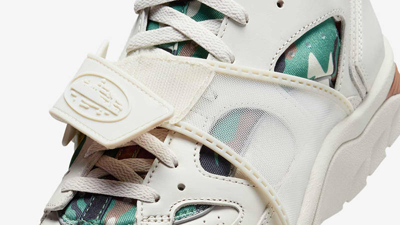 Corteiz x Nike Air Trainer Huarache Light Bone FQ8793-002 Detail