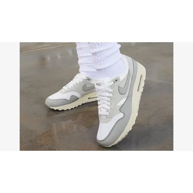 Nike Chaussure de running sur sentier Nike Wildhorse 7 pour Femme Noir 87 Pure Platinum Sail Grey on foot