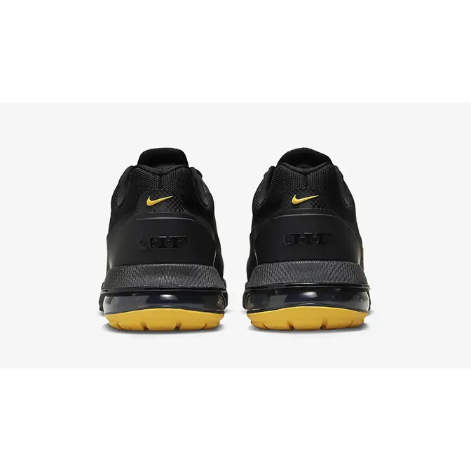 Nike air max on sale 720 black university gold