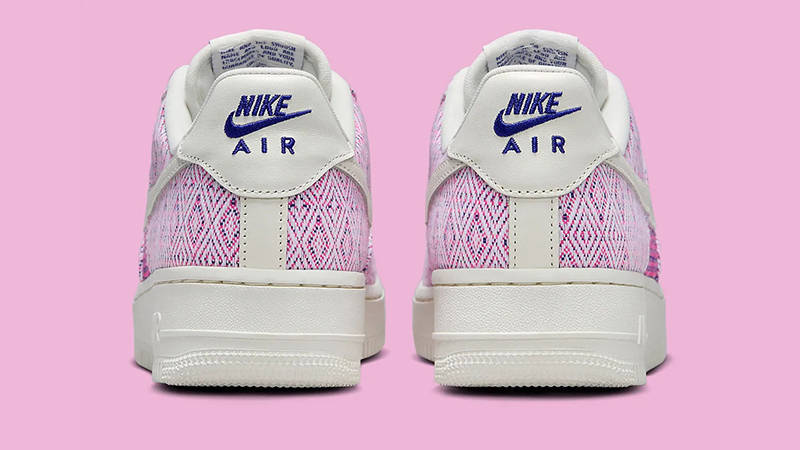 Nike Air Force 1 Low Pink Tapestry bacak