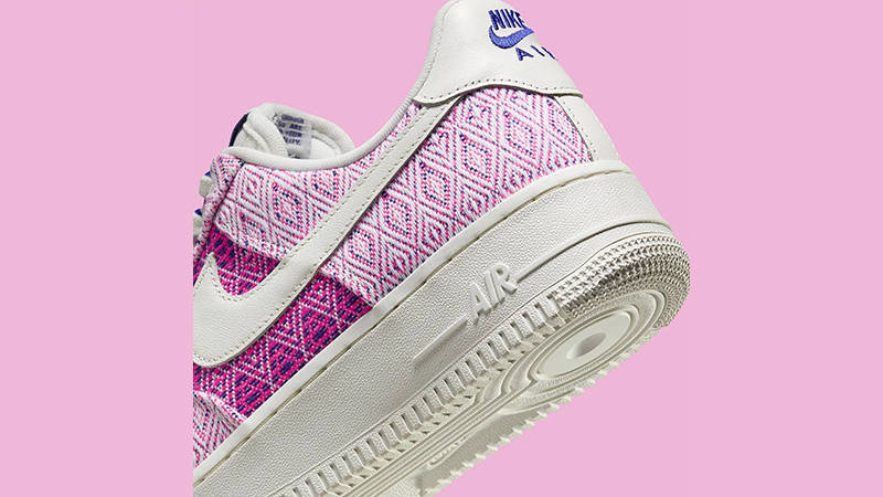 Nike Air Force 1 Low Pink Tapestry heel