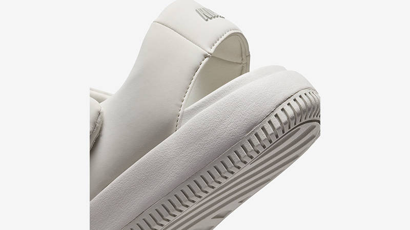 Nike Calm Sandal Light Bone heel