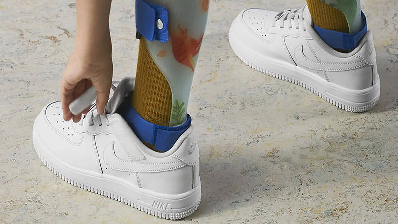 Nike Force 1 Low EasyOn PS Triple White on foot back
