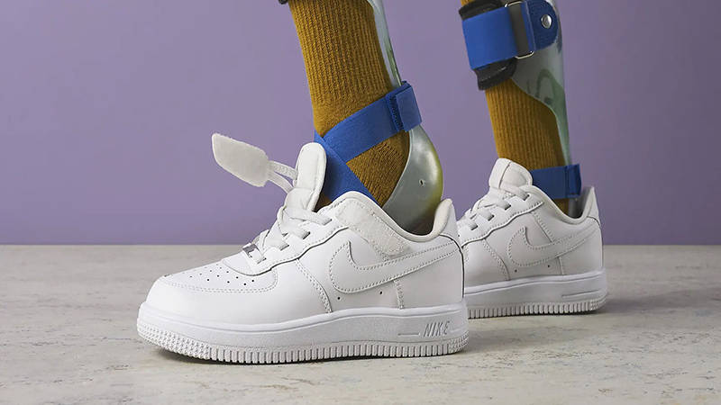 Nike Force 1 Low EasyOn PS Triple White on foot
