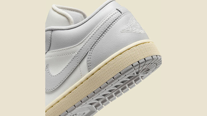 Air Jordan 1 Low Light Grey Sail heel