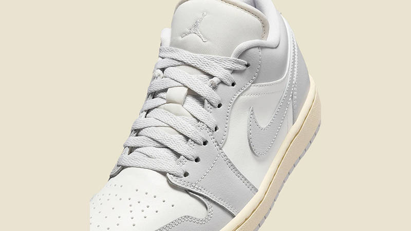 Air Jordan 1 Low Light Grey Sail tongue