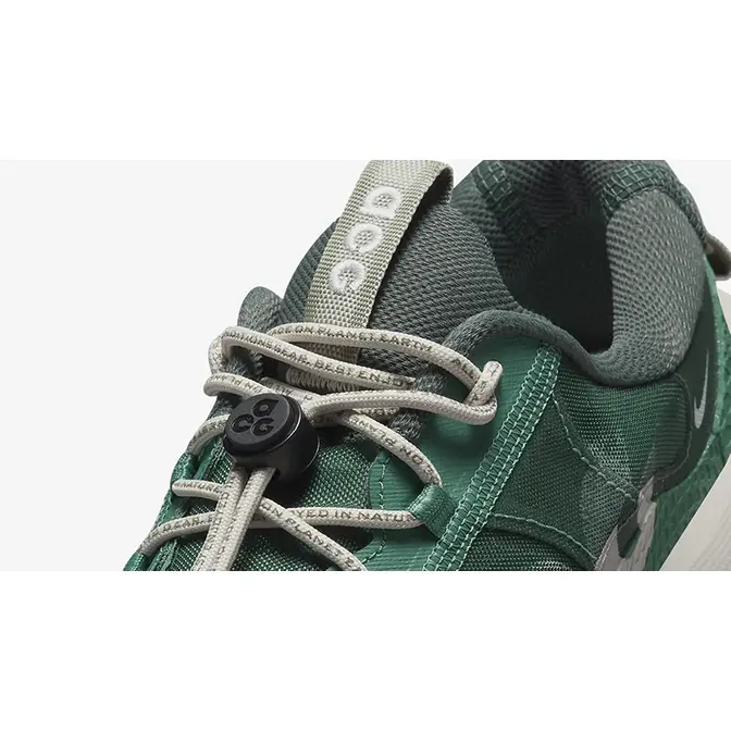 Stretch Pants and Nike LUNAR Air Max Sneakers Bicoastal Green DV7903-300 Detail