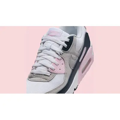 Nike Air Max 90 Pink Navy lace area