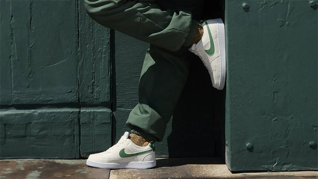 nike court blanc on feet