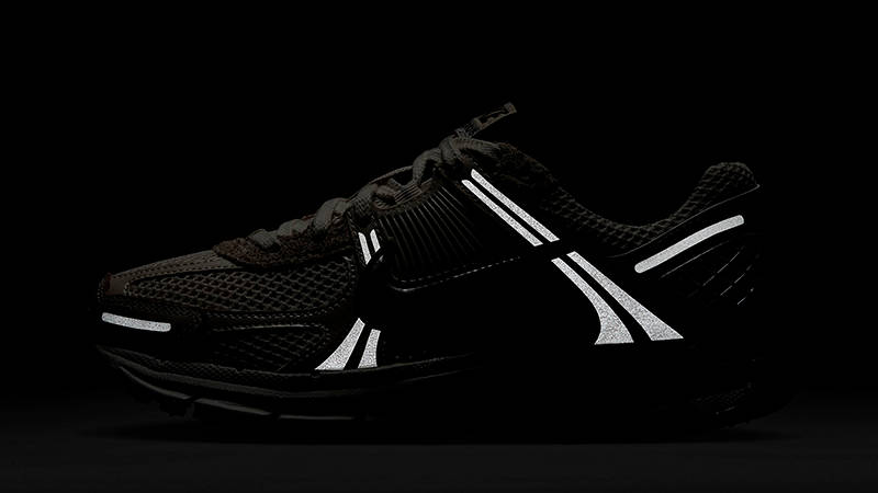 Nike Vomero 5 Pearl White in dark