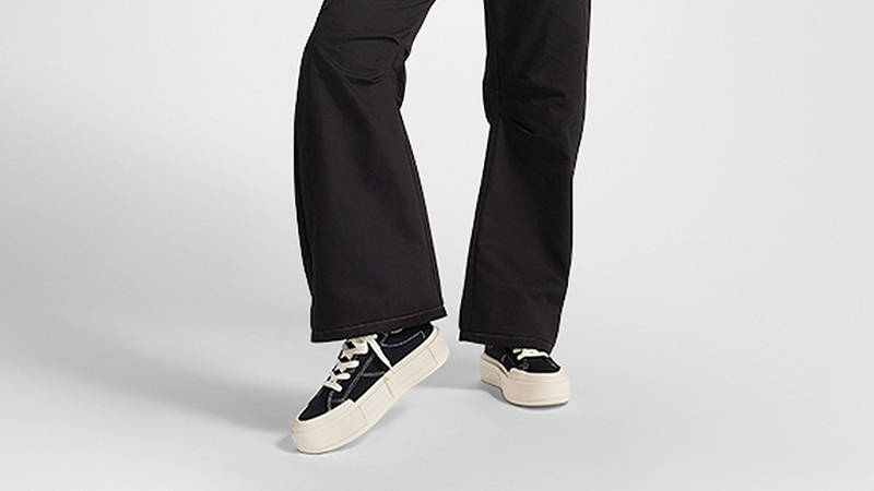 Converse Chuck Taylor All Star Cruise Black White on foot front