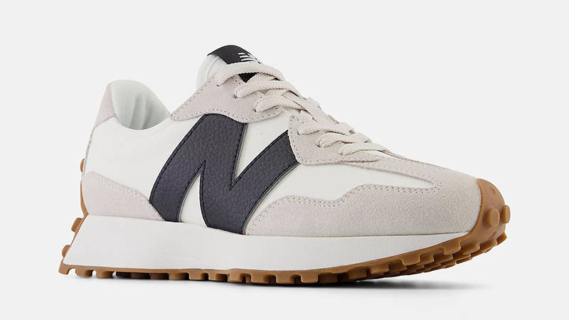 New Balance 327 Moonbeam Black front