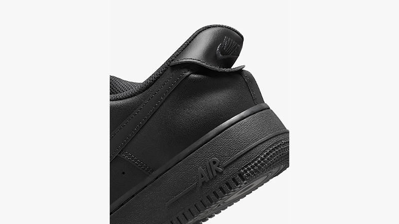Nike Air Force 1 07 EasyOn Triple Black heel