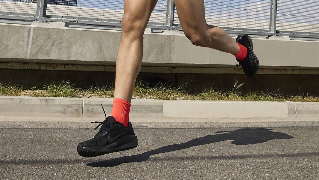 Nike Downshifter 13 Anthracite Black FD6454-003 on feet 2