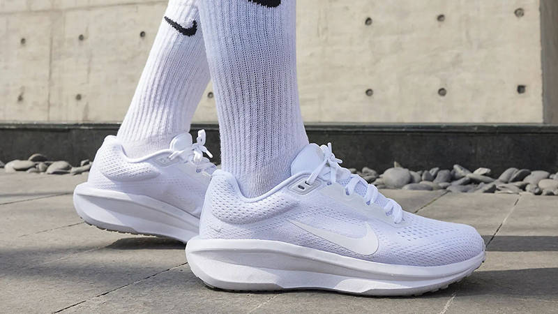 nike photon dust on feet