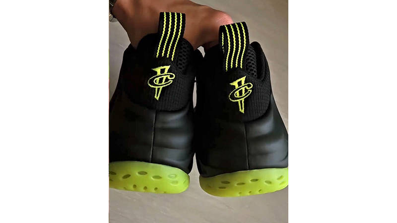 nike foamposite volt volt black