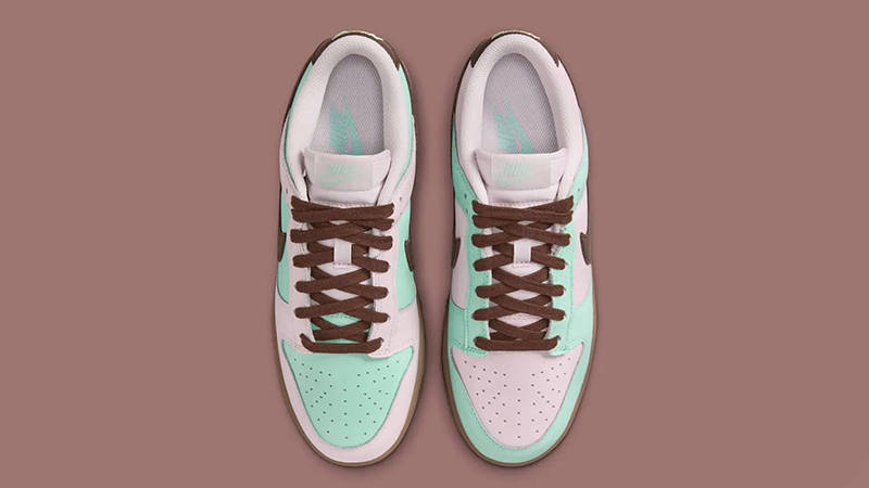 Nike Dunk Low Strawberry Chocolate Mint middle
