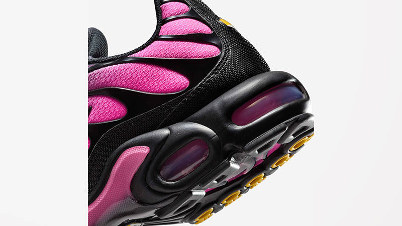 black and pink nike tns
