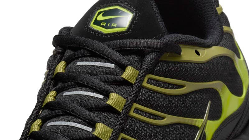 Nike TN Air Max Plus Pacific Moss Side Closeup