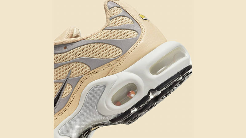 nike air max plus desert sand