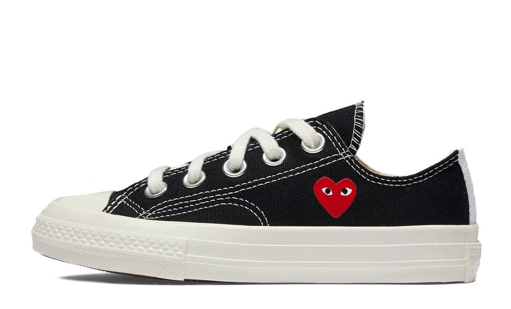 Black converse red heart best sale