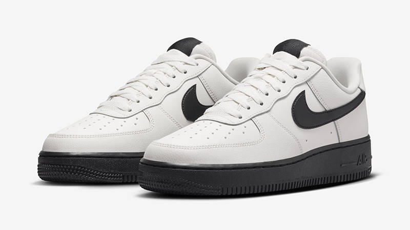 nike air force 1 07 brick white black