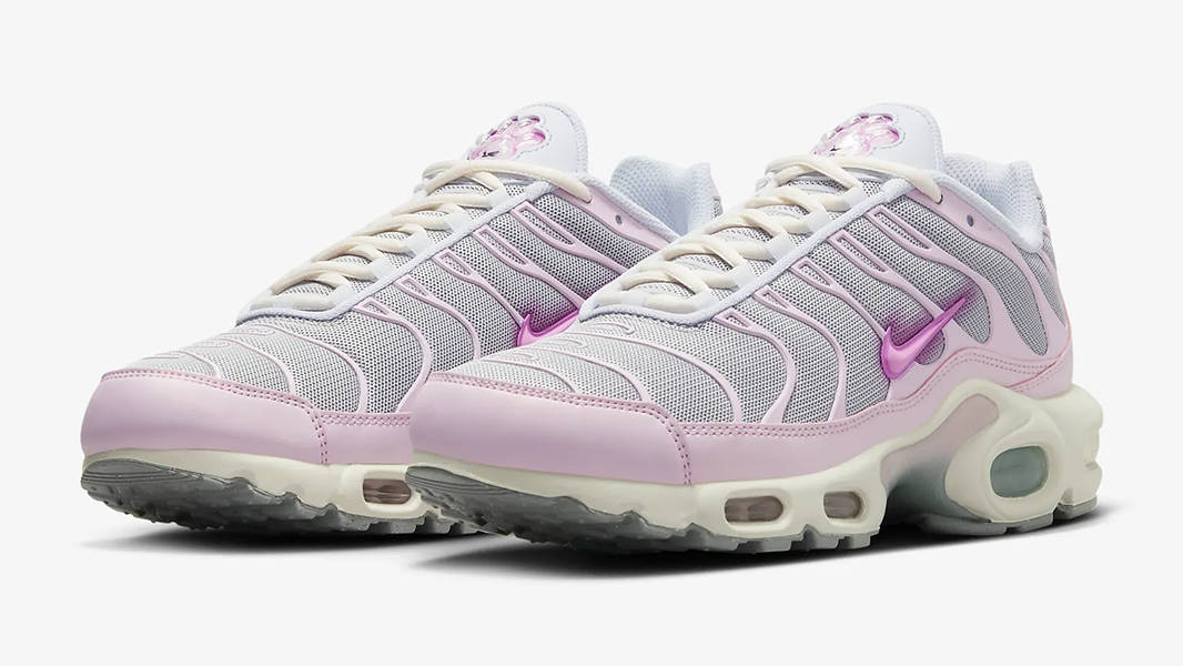 Pink and grey air max plus on sale