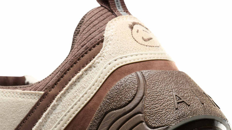 Travis Scott x Nike Zoom Field Jaxx Leche Blue Closeup