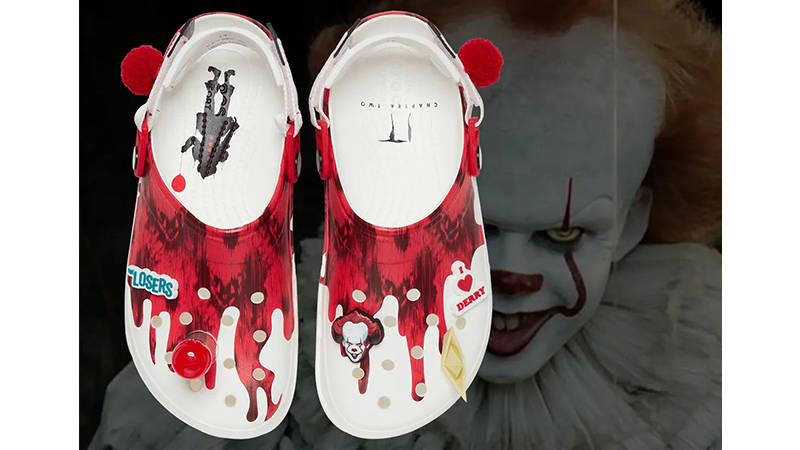 Crocs Clog Horror Pack Pennywise middle