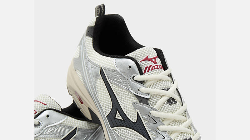 Mizuno MXR Sport White Black D1GA245101 tongue