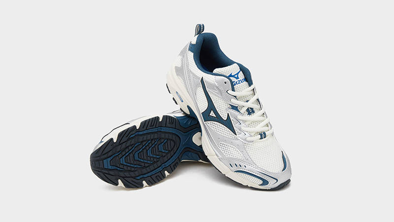 Mizuno MXR White Navy D1GA245102 from top