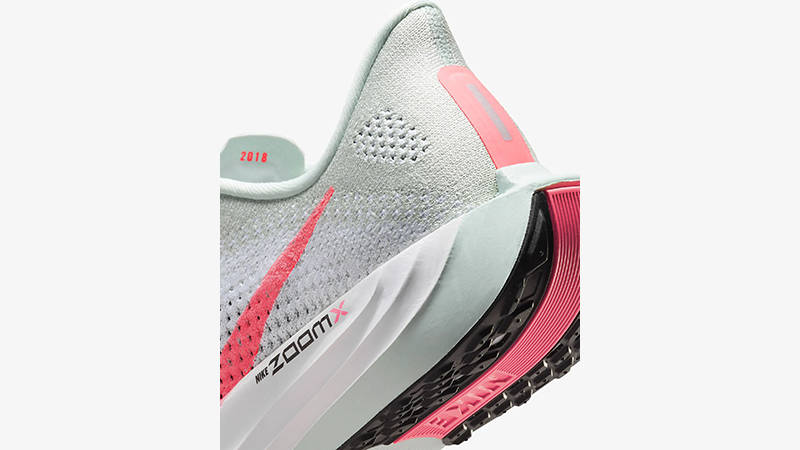 Nike Pegasus Plus Barely Grey Hot Punch FQ7261-001 heel