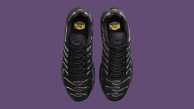 Nike TN Air Max Plus Black Metallic Silver HJ9743-001 middle