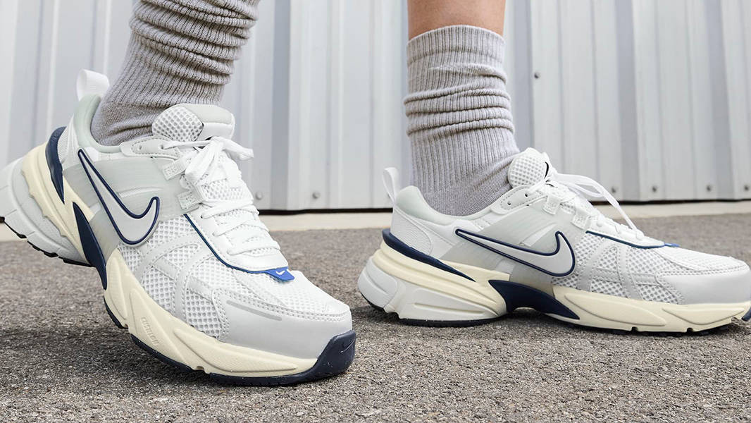 nike photon dust on feet