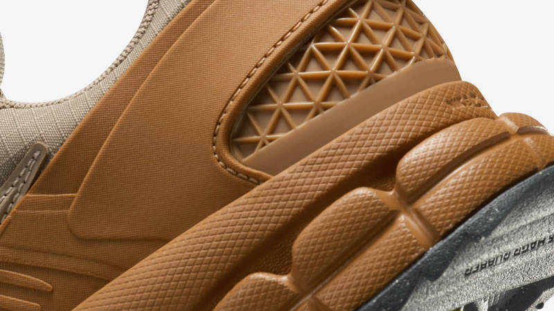 Nike Zoom Vomero 5 Roam Flax Closeup