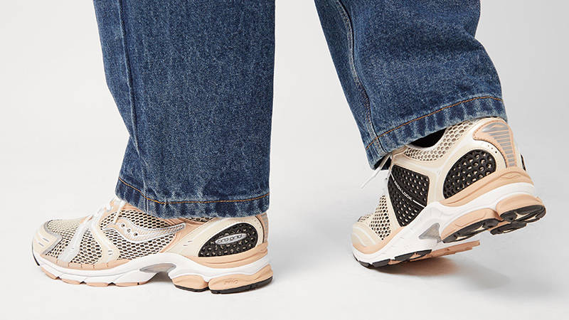 Saucony ProGrid Triumph 4 Metallic Brown S7070410 on foot