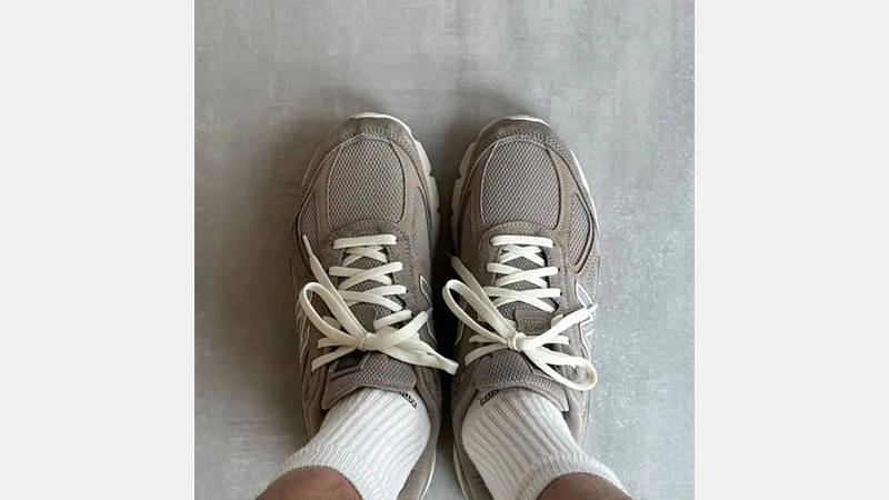 KITH x New Balance 990V4 Made in USA Grey U990KT4 on foot