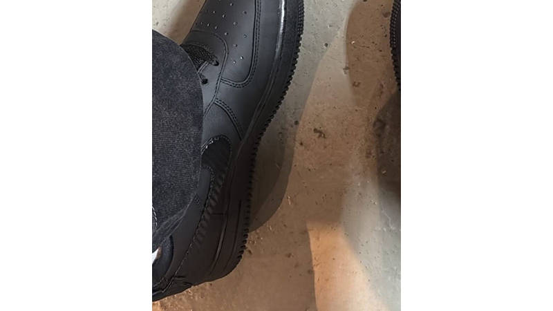 L’Art de L’Automobile x Nike Air Force 1 Low Black on foot