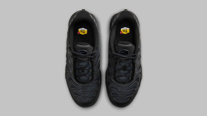 Nike Air Max Plus Drift GS Triple Black FV5921-002 middle