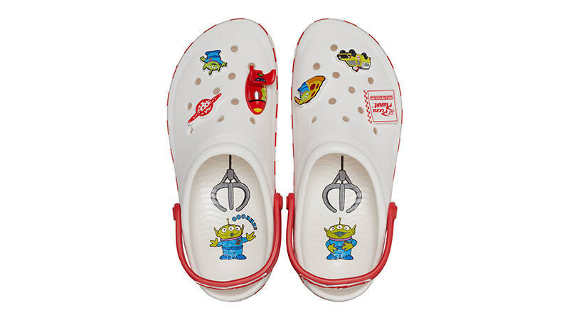 Toy Story x Crocs Off‑Court Clog Pizza Planet 209816‑100 Top
